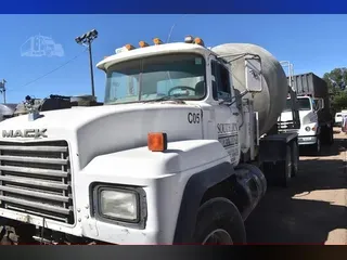 2001 MACK RD688