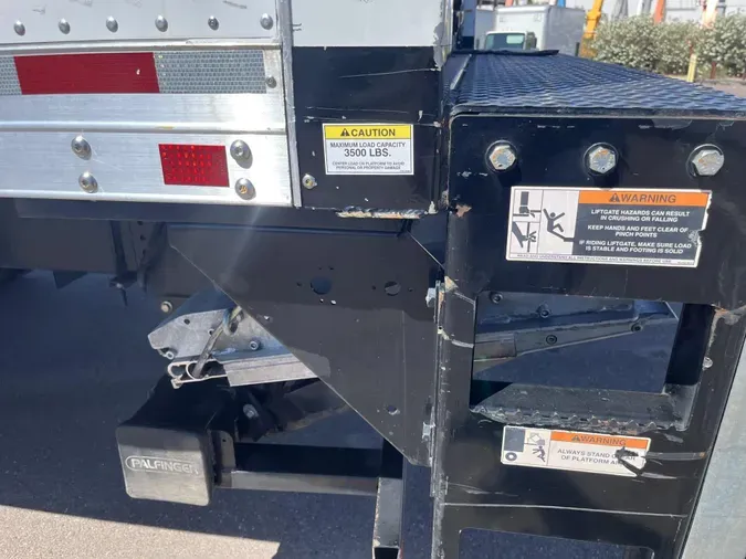 2019 Peterbilt 337