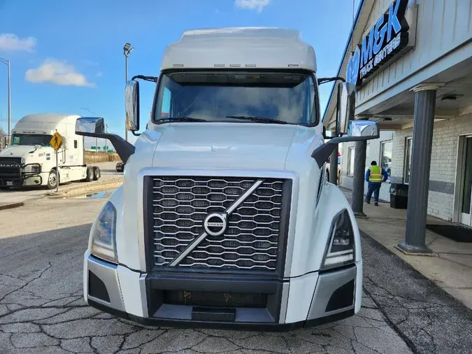 2021 VOLVO VNL760