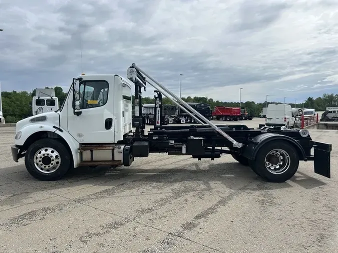 2017 Freightliner M2 106