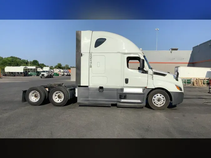 2022 Freightliner Cascadia 126