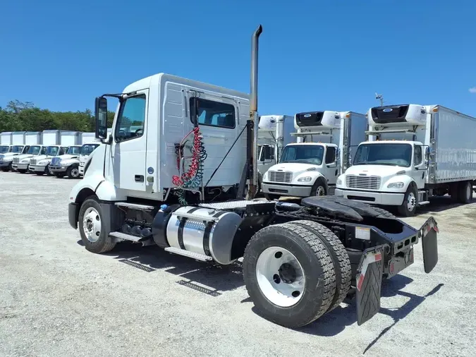 2018 VOLVO VNL42T 300