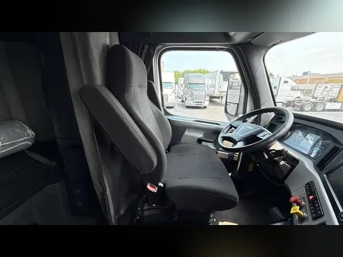 2021 FREIGHTLINER CA116