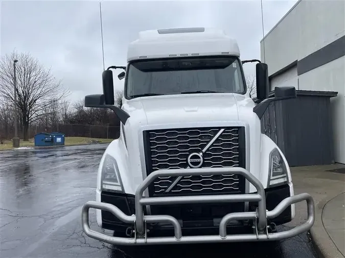 2021 VOLVO VNL64T760