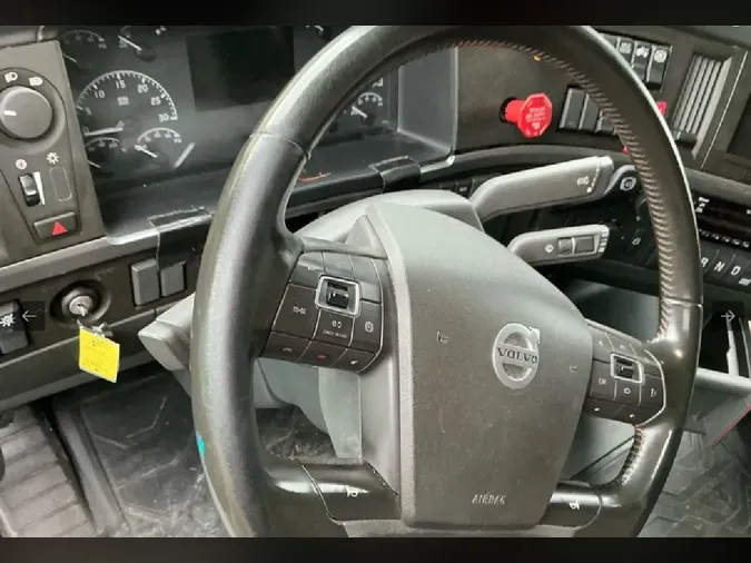 2021 VOLVO VNL64T760