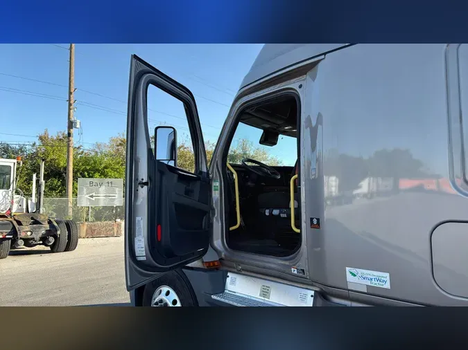 2025 Freightliner Cascadia 126