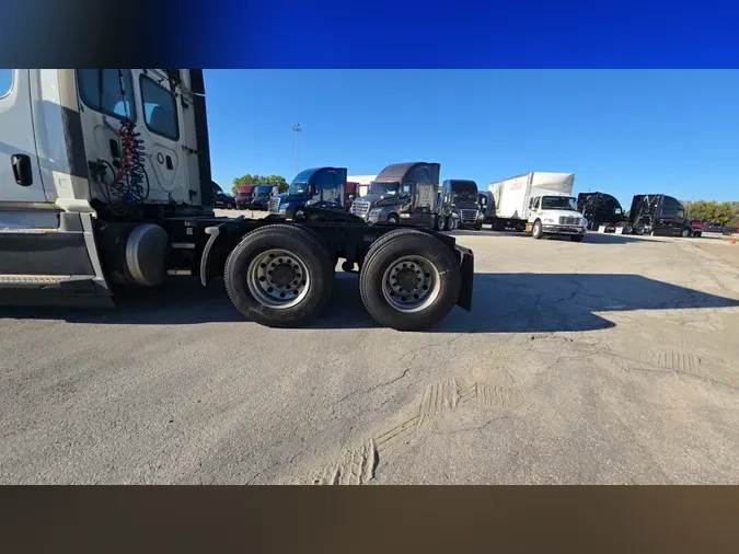 2020 Freightliner Cascadia 126