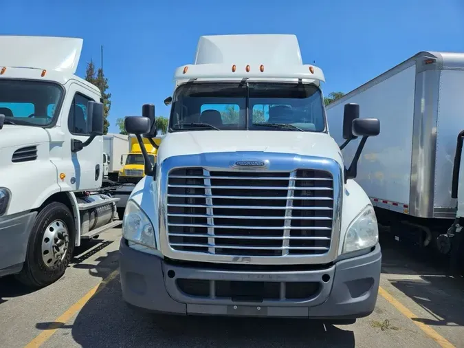 2016 FREIGHTLINER/MERCEDES CASCADIA 125