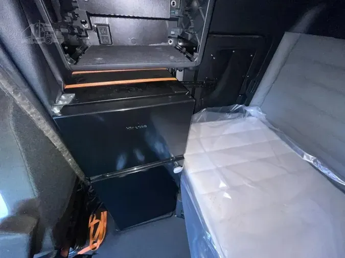 2022 FREIGHTLINER Cascadia 126