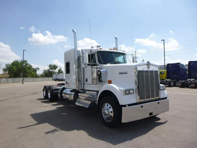 2023 Kenworth W900