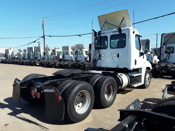 2018 FREIGHTLINER/MERCEDES CASCADIA 125f053eeff8d590a94597dc28fdeb19333