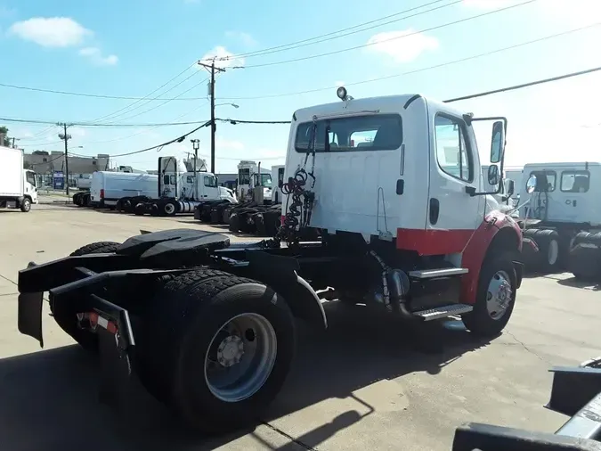 2015 FREIGHTLINER M2 106