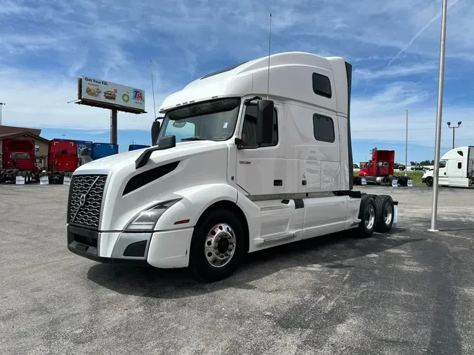 2022 VOLVO VNL64T860