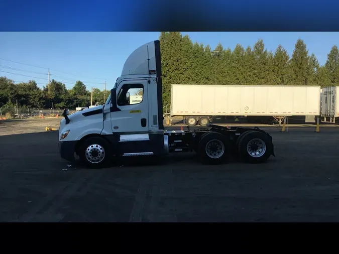 2019 Freightliner Cascadia 126