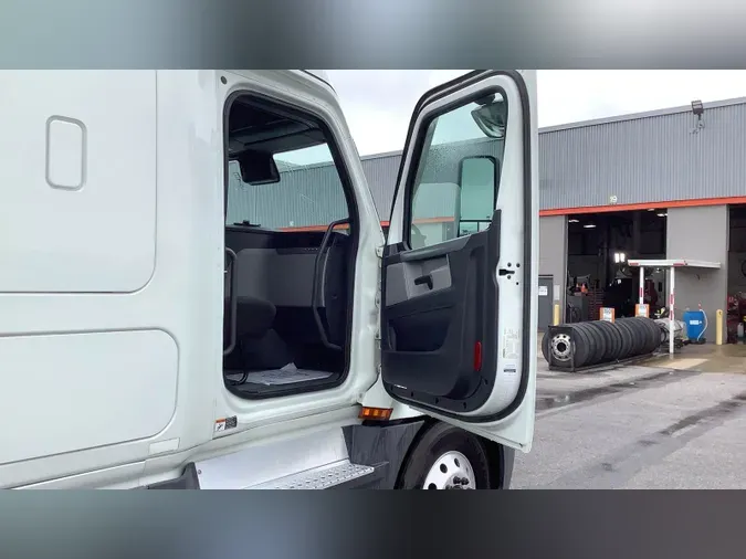 2021 Freightliner Cascadia 126