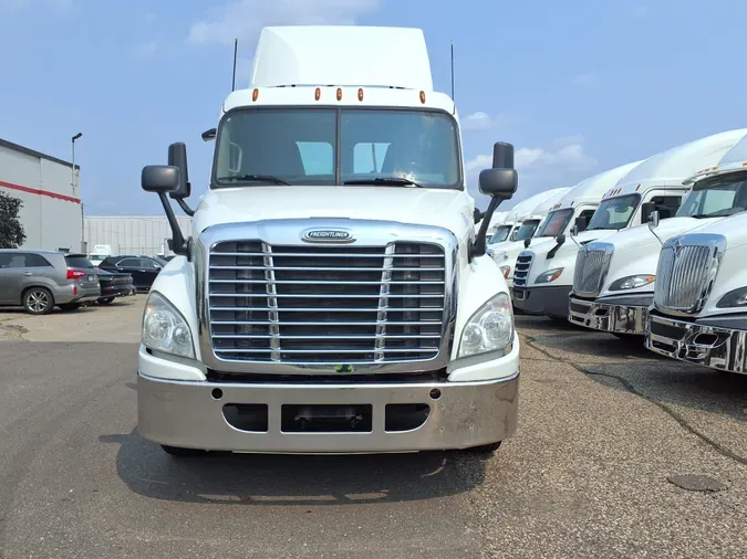 2016 FREIGHTLINER/MERCEDES CASCADIA 125