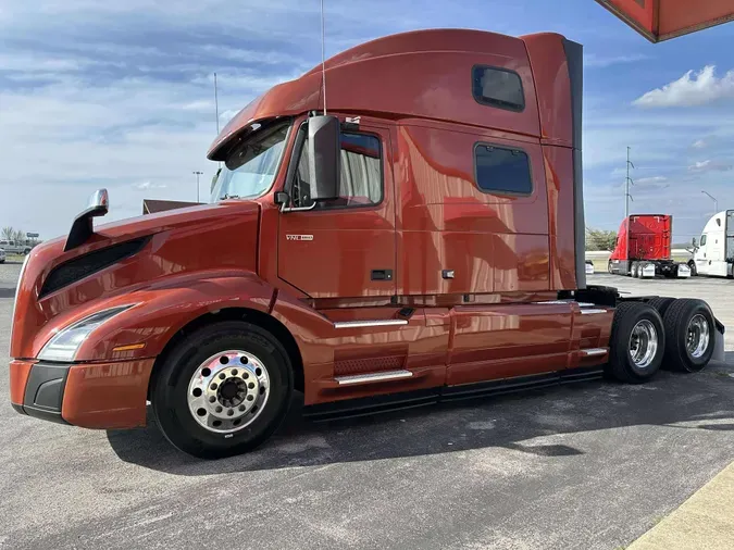 2023 VOLVO VNL64T860