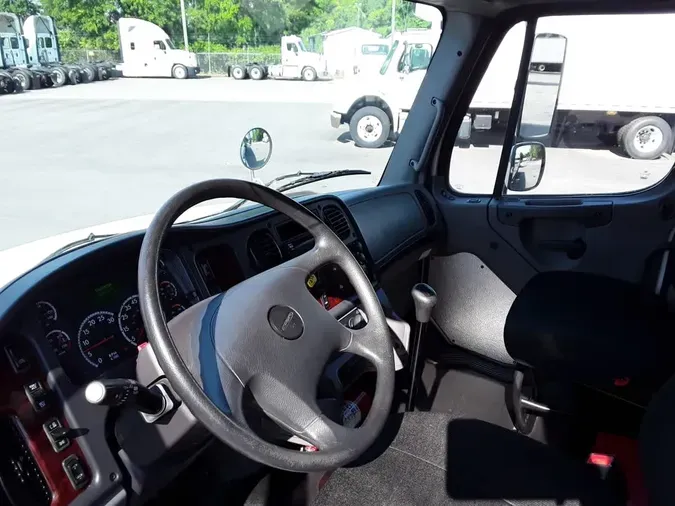2018 FREIGHTLINER M2 106