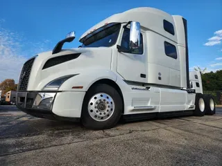 2021 VOLVO VNL64T860