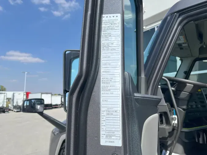 2026 VOLVO VNL64T300
