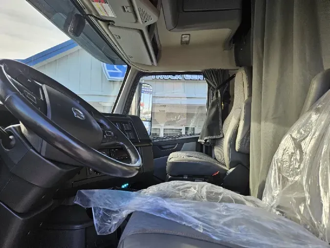 2024 VOLVO VNL64T860