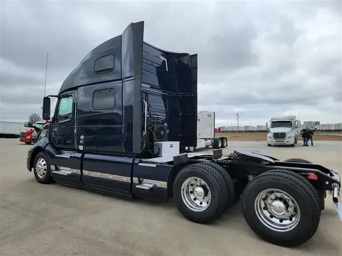 2020 VOLVO VNL860