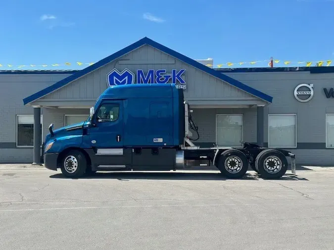 2021 FREIGHTLINER Cascadia 126