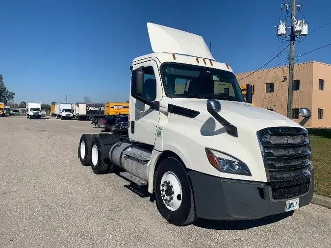 2019 Freightliner T12664STf070ad59e2fd0fa71513da325ea1cc35