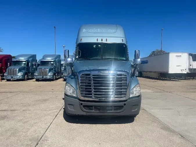 2017 Freightliner X12564ST