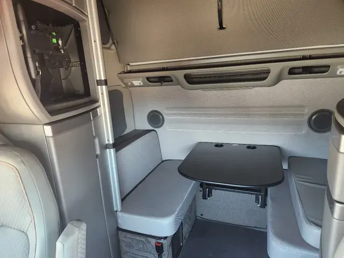 2025 VOLVO VNL64T860