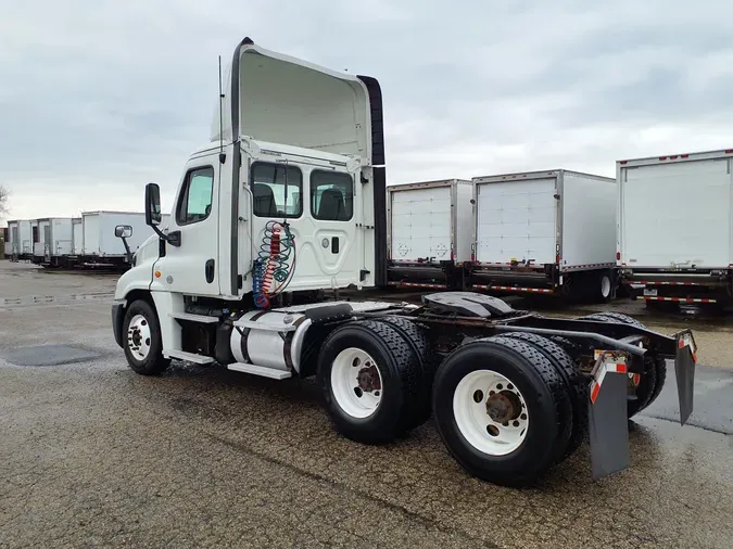 2015 FREIGHTLINER/MERCEDES CASCADIA 125