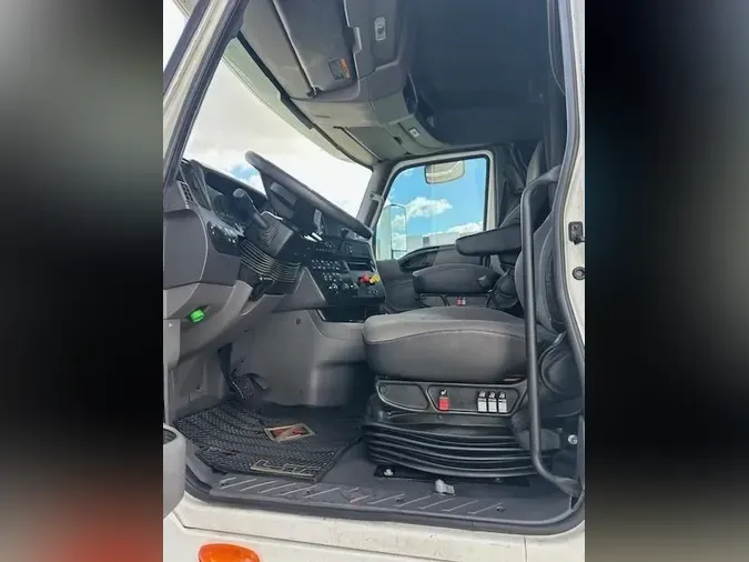 2023 International LT625