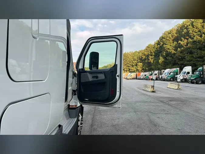 2022 Freightliner Cascadia 126