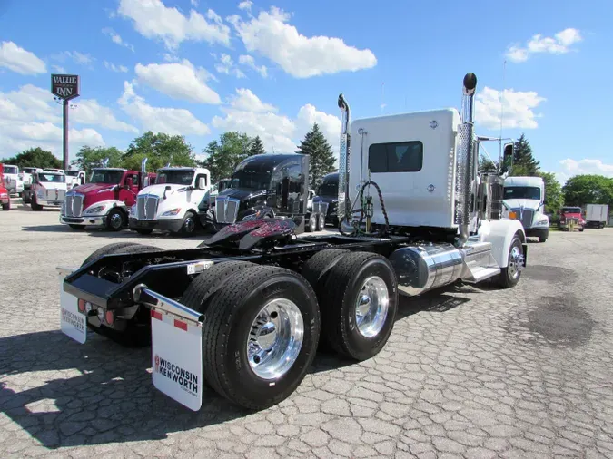 2025 Kenworth W900L