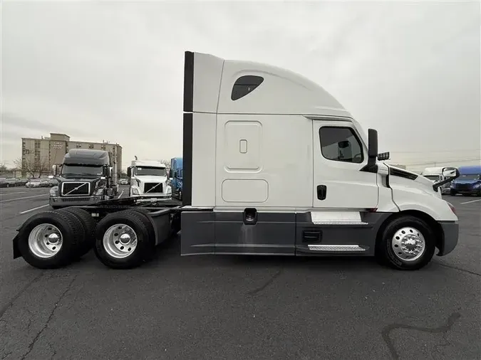 2021 FREIGHTLINER CA126