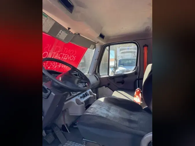 2017 FREIGHTLINER/MERCEDES M2 106