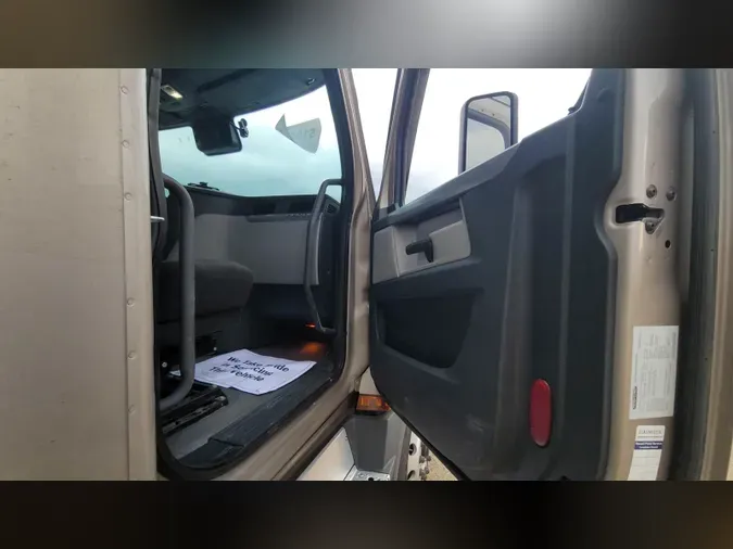 2021 Freightliner Cascadia 126
