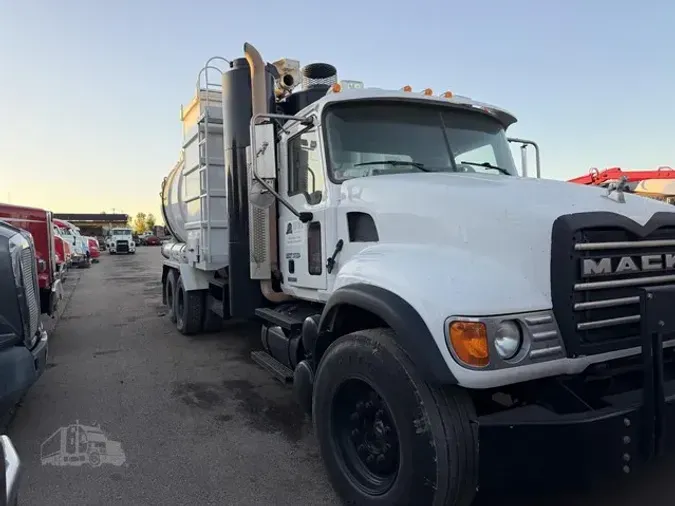 2006 MACK GRANITE CV713