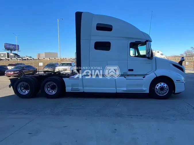 2025 VOLVO VNL64T760