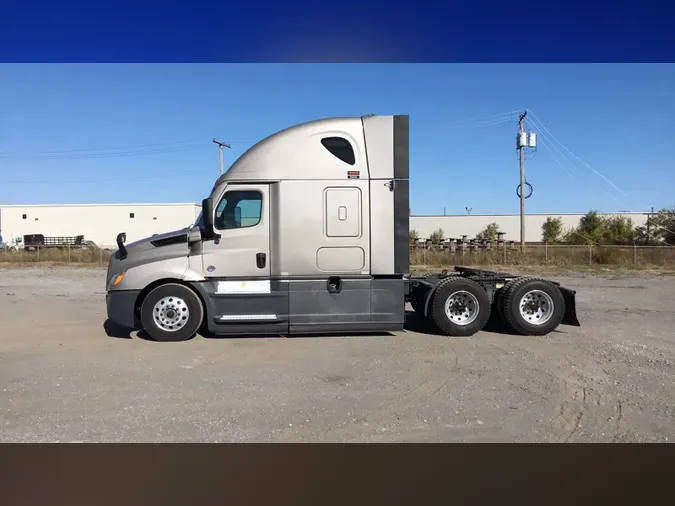 2021 Freightliner Cascadia 126
