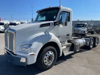 2025 Kenworth T880