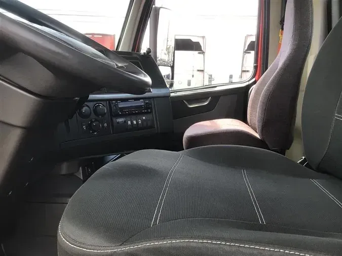 2023 VOLVO VNR300f095844792caf0354dd4a632330dc248