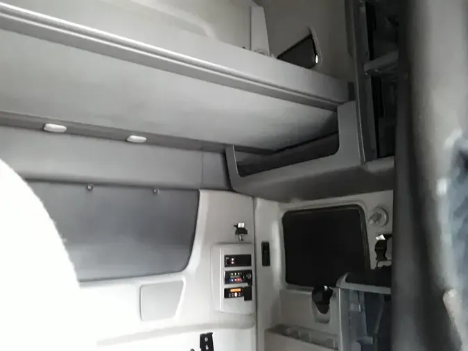 2019 NAVISTAR INTERNATIONAL LT625 SLPR CAB