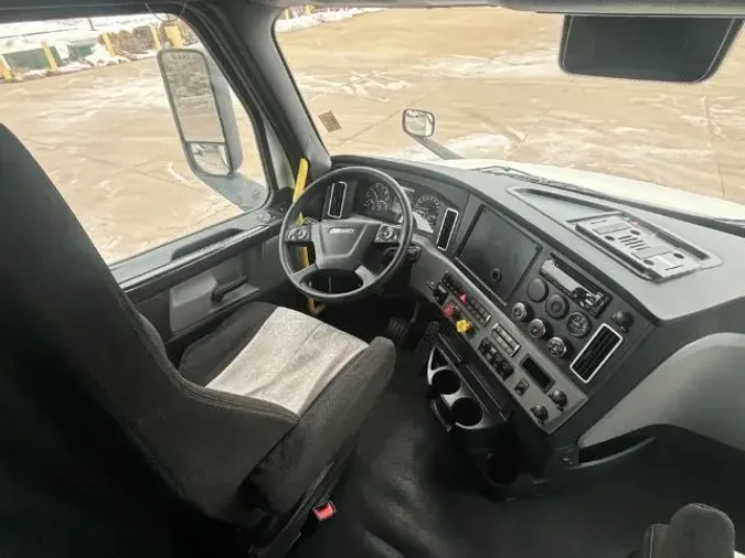 2022 Freightliner Cascadia 126