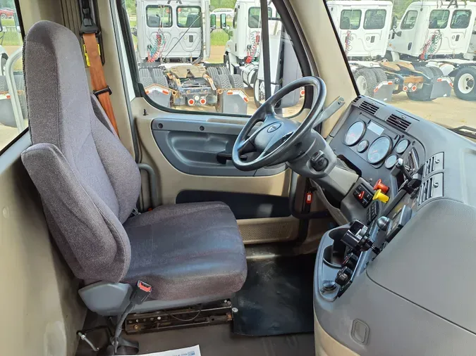 2018 FREIGHTLINER/MERCEDES CASCADIA 113