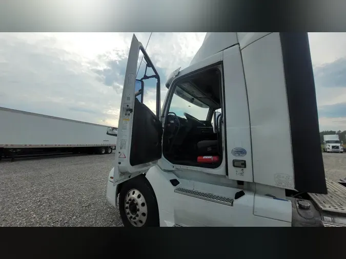 2019 Volvo VNL300