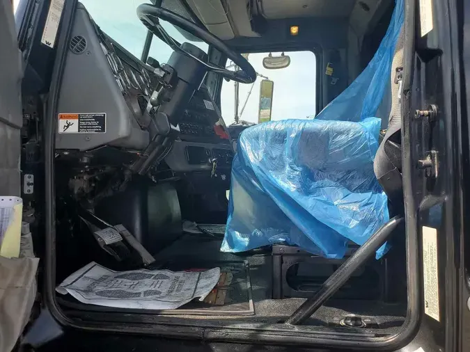 2011 WESTERN STAR 4900