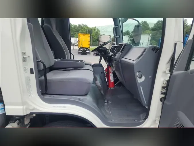 2022 ISUZU NPR-XD