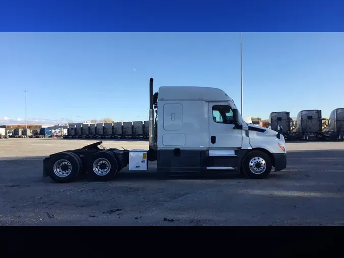 2021 Freightliner Cascadia 126