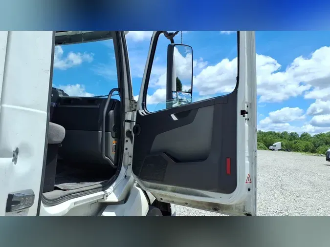 2020 Volvo VNL300